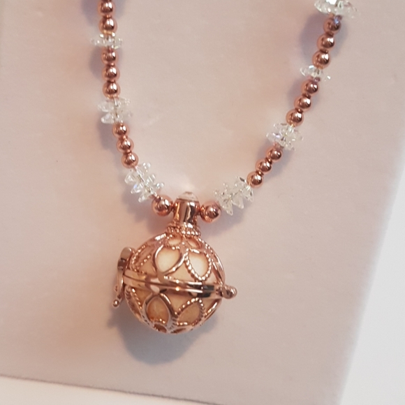 Aromatherapy Necklace - Picture 3 of 8